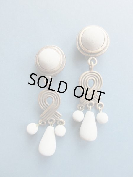 こちらのイヤリングとセットでお届けします。