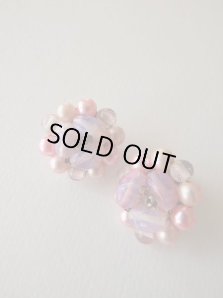 こちらのイヤリングとセットでお届けします。