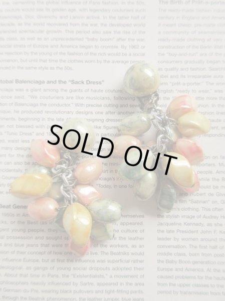 こちらのイヤリングとセットでお届けします。