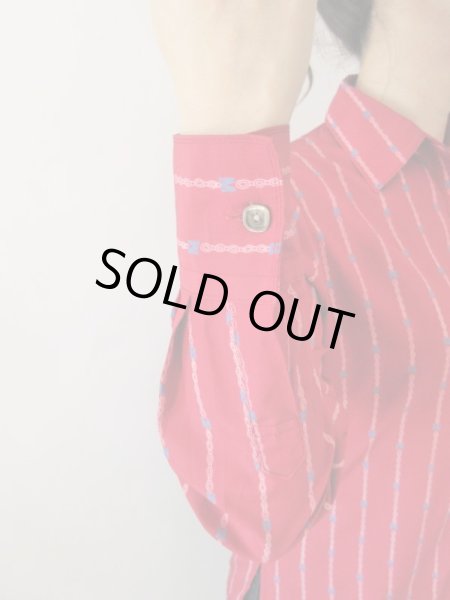 画像7: 【エンブレムと2点セットでお届け*】チェーンと英字柄シャツ (7)