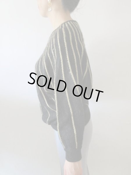 画像4: 【イヤリングと2点セットでお届け*】ゴールドラメのドルマンスリーブニット (4)