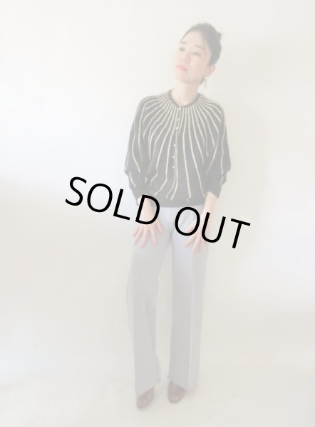 画像2: 【イヤリングと2点セットでお届け*】ゴールドラメのドルマンスリーブニット (2)