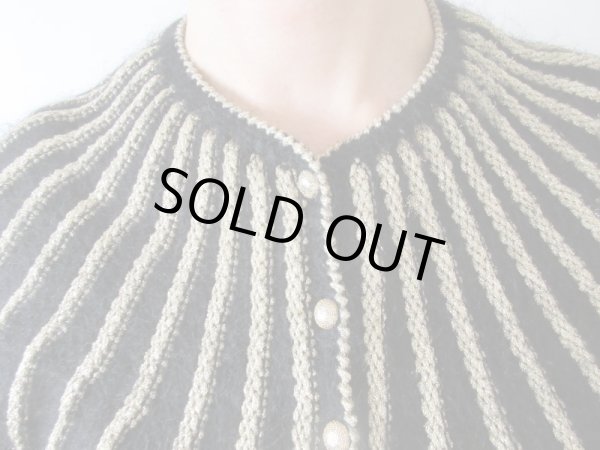 画像6: 【イヤリングと2点セットでお届け*】ゴールドラメのドルマンスリーブニット (6)