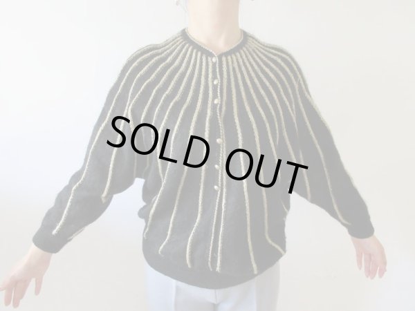 画像3: 【イヤリングと2点セットでお届け*】ゴールドラメのドルマンスリーブニット (3)