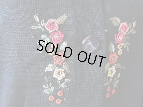 画像8: 【スカーフと2点セットでお届け*】お花刺繍のカーディガン (8)