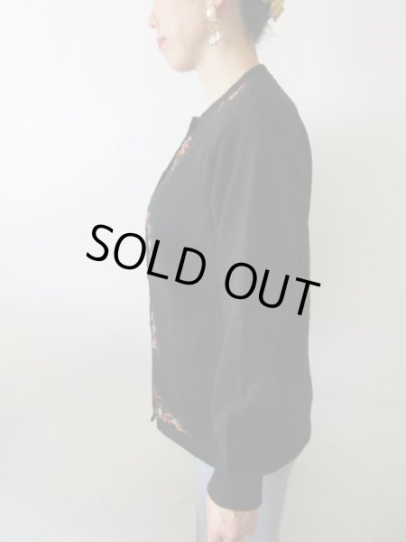 画像5: 【スカーフと2点セットでお届け*】お花刺繍のカーディガン (5)