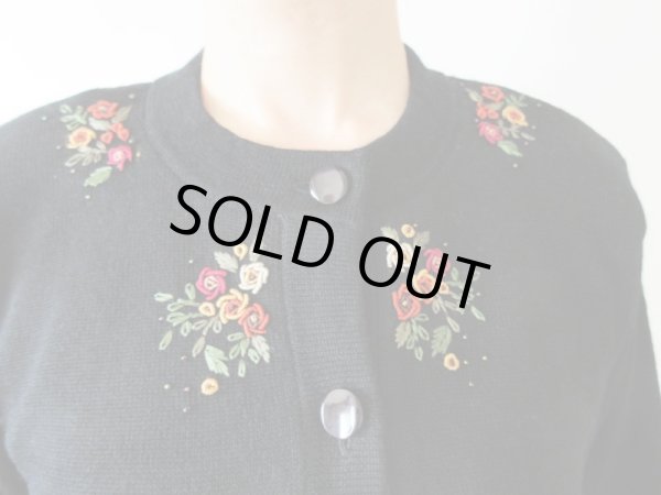 画像7: 【スカーフと2点セットでお届け*】お花刺繍のカーディガン (7)