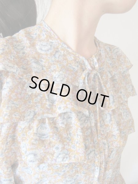 画像7: 【イヤリングと2点セットでお届け*】クラシカルフラワーのシフォンブラウス (7)