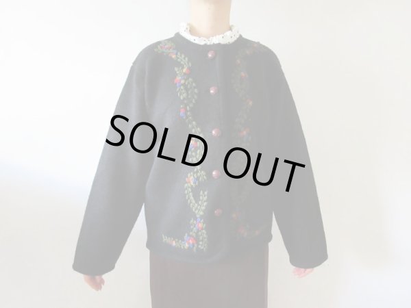 画像3: 【イヤリングと2点セットでお届け*】お花刺繍のカーディガン (3)