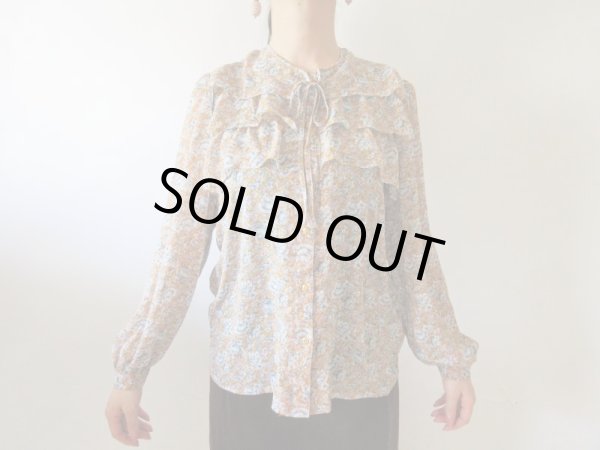 画像3: 【イヤリングと2点セットでお届け*】クラシカルフラワーのシフォンブラウス (3)