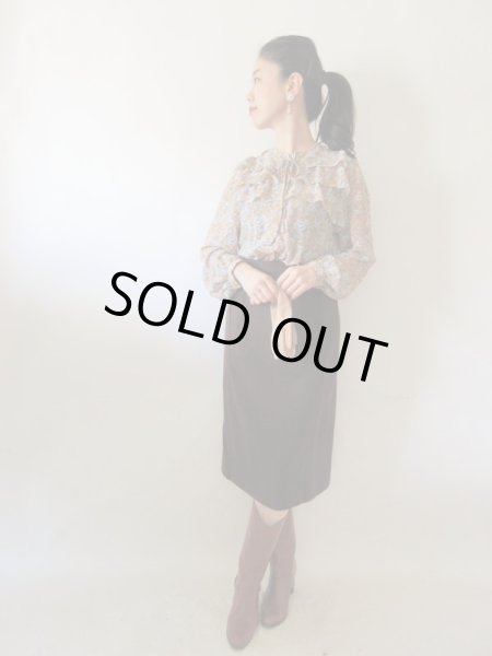 画像2: 【イヤリングと2点セットでお届け*】クラシカルフラワーのシフォンブラウス (2)