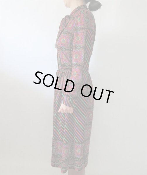 画像4: 【大胆な色使いとリボンと*】サイケ柄カラフルワンピース (4)