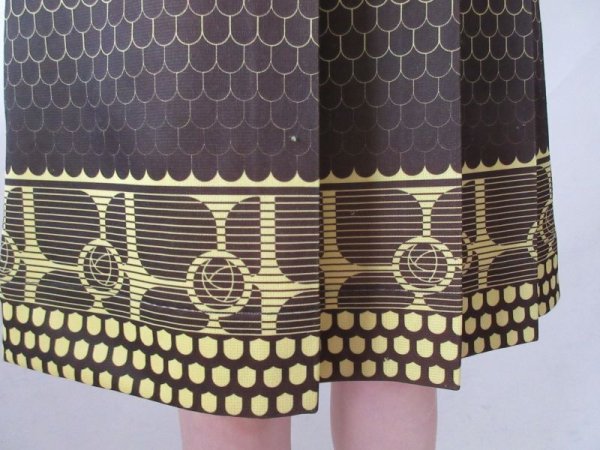 画像6: 【実は裾回りはお花モチーフ*】幾何学デザインスカート (6)