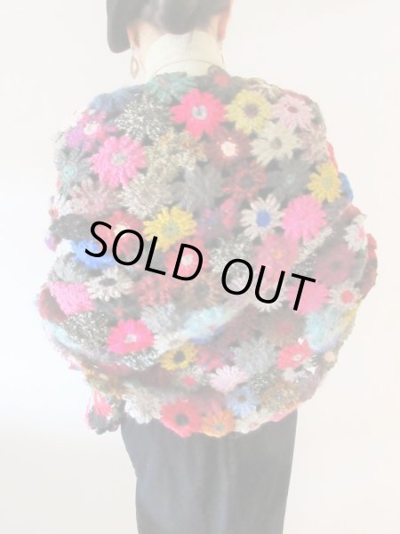 画像3: 【羽織るだけで一気に華やぐ*】お花モチーフのニットストール (3)