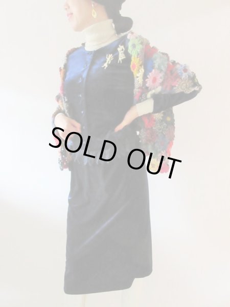 画像2: 【羽織るだけで一気に華やぐ*】お花モチーフのニットストール (2)