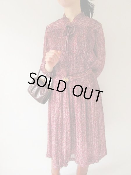 画像2: 【バックルも素敵*】ワンポイントリボンのクラシカルワンピース  (2)