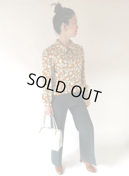 画像2: 【技あり襟の魅力*】2way襟のバラ柄ブラウス (2)