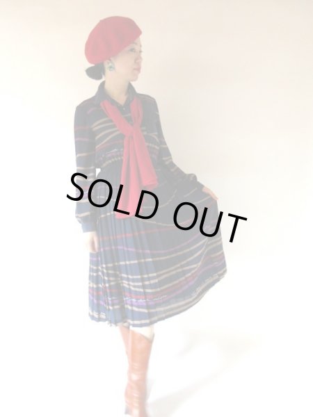 画像3: 英字とレトロ配色のワンピース (3)