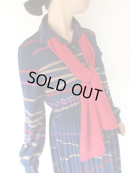 画像4: 英字とレトロ配色のワンピース (4)