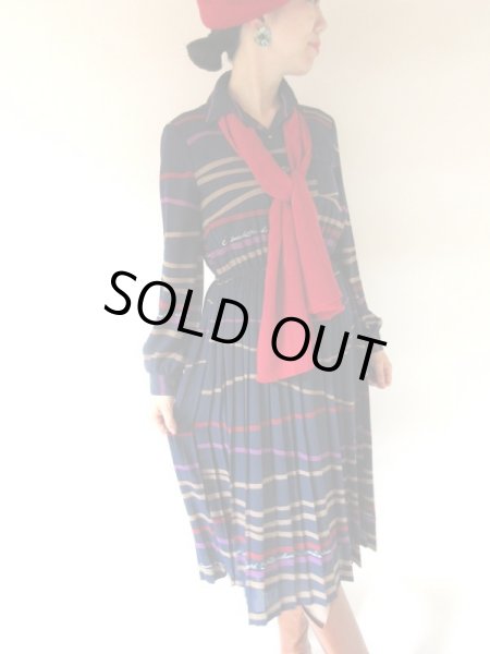 画像2: 英字とレトロ配色のワンピース (2)