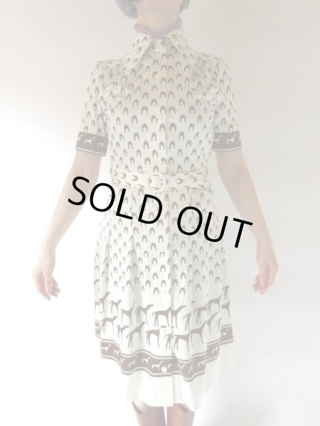 画像4: 【スカーフと2点セット*】ワンコ柄のワンピース (4)