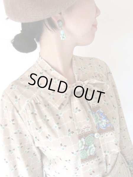 画像2: 【イヤリングと2点セット*】レトロフラワーのボウタイワンピース (2)