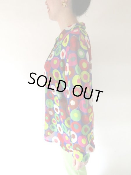 画像5: ポップカラーの水玉シフォン地シャツ (5)