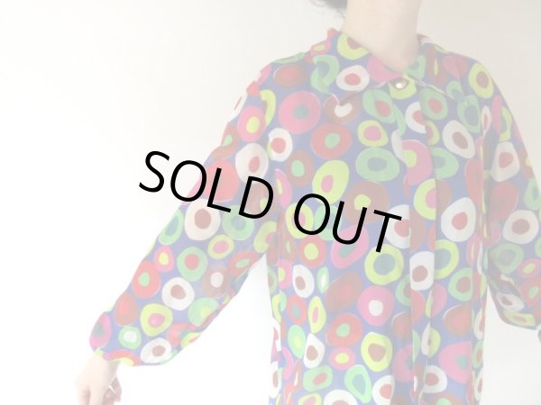 画像9: ポップカラーの水玉シフォン地シャツ (9)