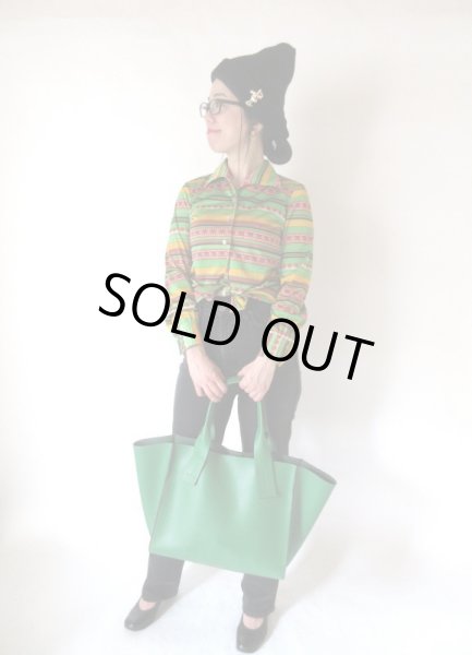 画像2: 【唯一無二の存在*】鮮やか配色のボーダー柄シャツ (2)