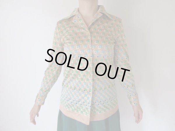 画像3: 【個性的な着こなしも*】レトロムード満点柄シャツ (3)