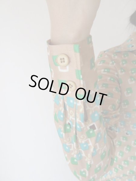 画像7: 【個性的な着こなしも*】レトロムード満点柄シャツ (7)