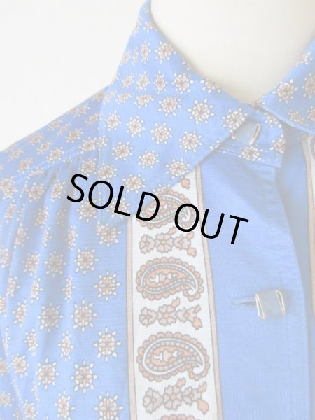 画像2: 【目覚めるブルー*】鮮やか配色のペイズリー柄シャツ (2)