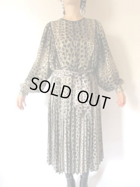 画像2: 【佇まいに自信あり*】美シルエットの艶ワンピース (2)