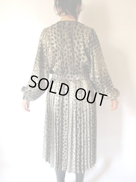 画像4: 【佇まいに自信あり*】美シルエットの艶ワンピース (4)