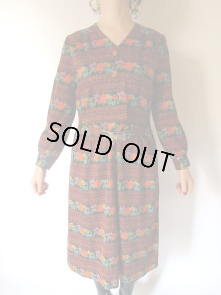 画像2: 【纏う存在感*】レトロフラワーのボーダーワンピース (2)