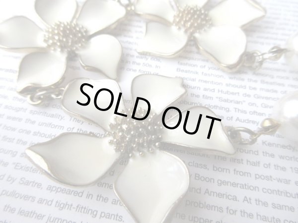 画像2: 【一目惚れでした*】お花とパールのネックレス (2)