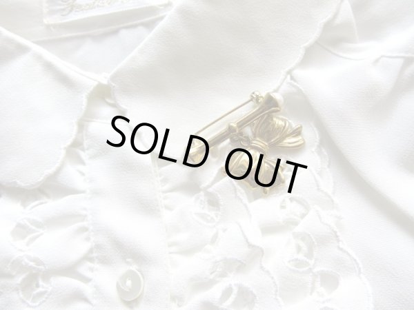 画像2: 【お行儀の良さが自慢です*】未使用*揺れるリボンブローチ (2)