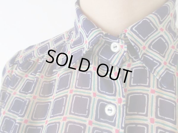 画像2: 【軽やかに大人レトロ*】シフォンのスクエア柄シャツ (2)