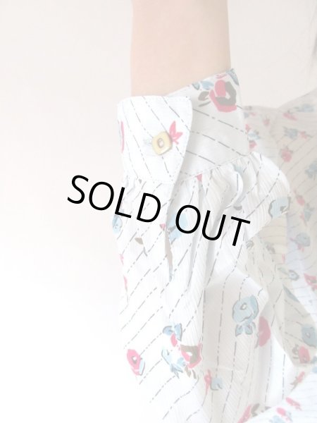 画像6: 【未使用*】ニュアンスブルーの小花柄ブラウス (6)