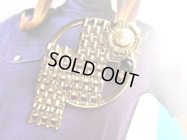 画像2: 【ちょうどいいリッチ感*】未使用*小花とゆれるデザインブローチ (2)