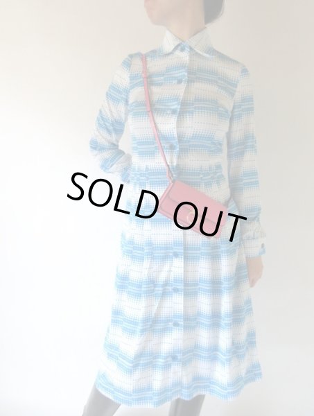 画像2: 【色褪せないバイカラー*】爽やか水玉ワンピース (2)