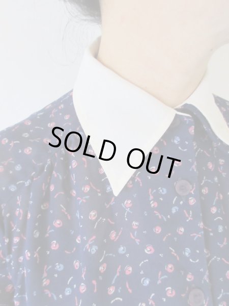 画像3: 【ほのかに透けます*】小花柄の二重襟ブラウス (3)