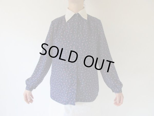 画像4: 【ほのかに透けます*】小花柄の二重襟ブラウス (4)