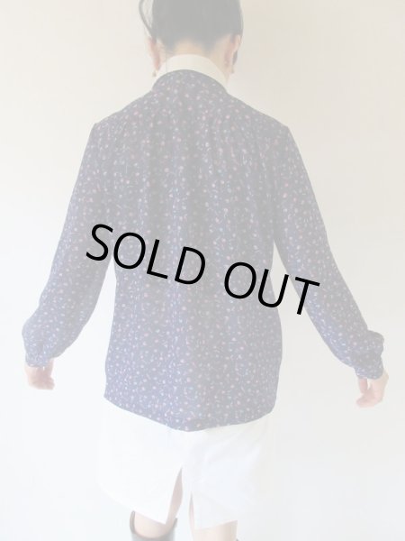 画像6: 【ほのかに透けます*】小花柄の二重襟ブラウス (6)