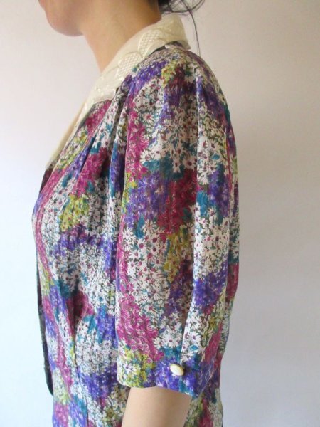 画像8: 【圧巻の色使い*】ゆったりsize*二重襟の花柄ブラウス (8)