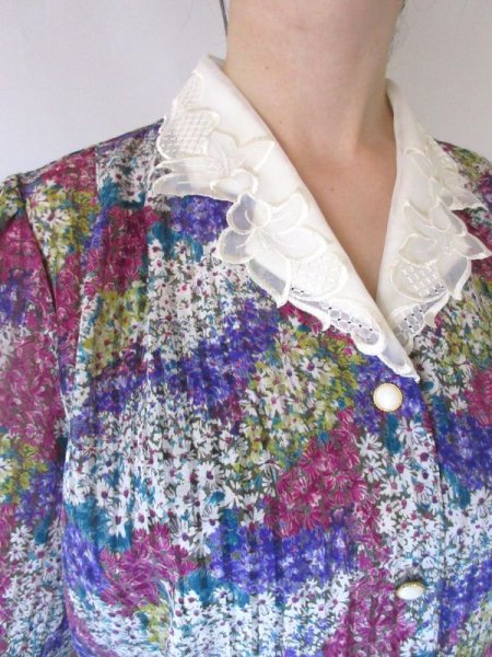 画像6: 【圧巻の色使い*】ゆったりsize*二重襟の花柄ブラウス (6)