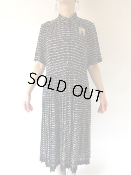 画像3: 【大人っぽロゴ*】モノトーン英字柄ワンピース (3)