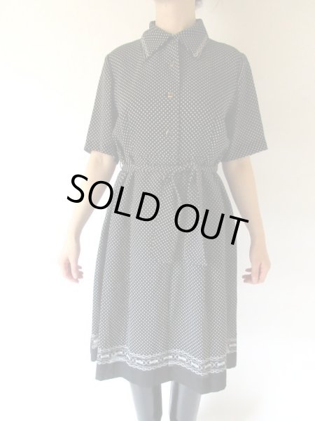 画像4: 【きりっとモノトーン*】ドットとチェーンベルト柄のワンピース (4)