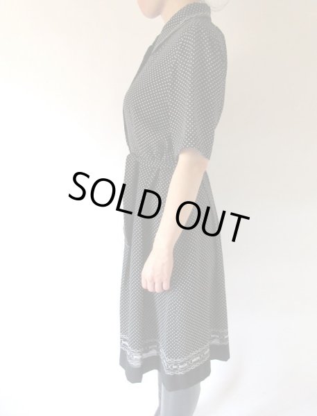 画像5: 【きりっとモノトーン*】ドットとチェーンベルト柄のワンピース (5)