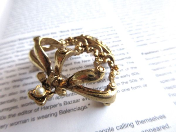 画像2: 【パーツの欠け無しの完品*】未使用*海外ヴィンテージのクラウンブローチB (2)